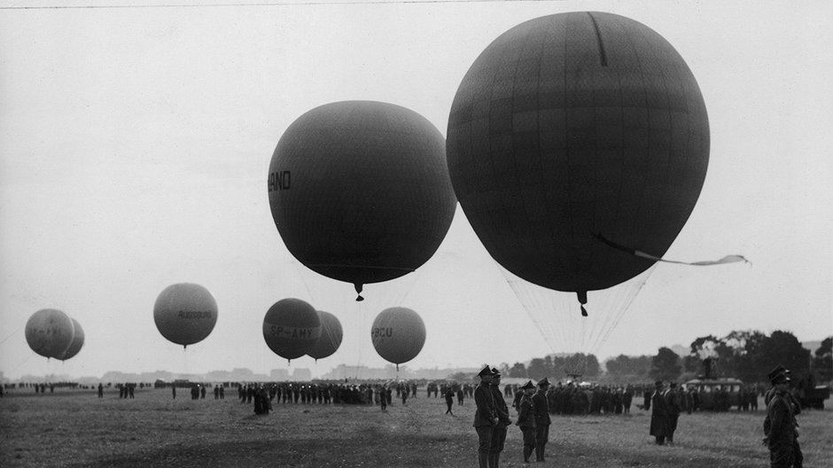 Warszawa, 30 sierpnia 1936. Balony na Polu Mokotowskim przed startem zawodów o Puchar Gordona Bennetta