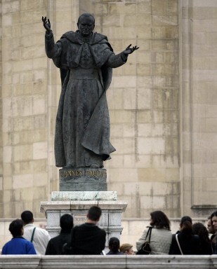 SPAIN-POPE-STATUE