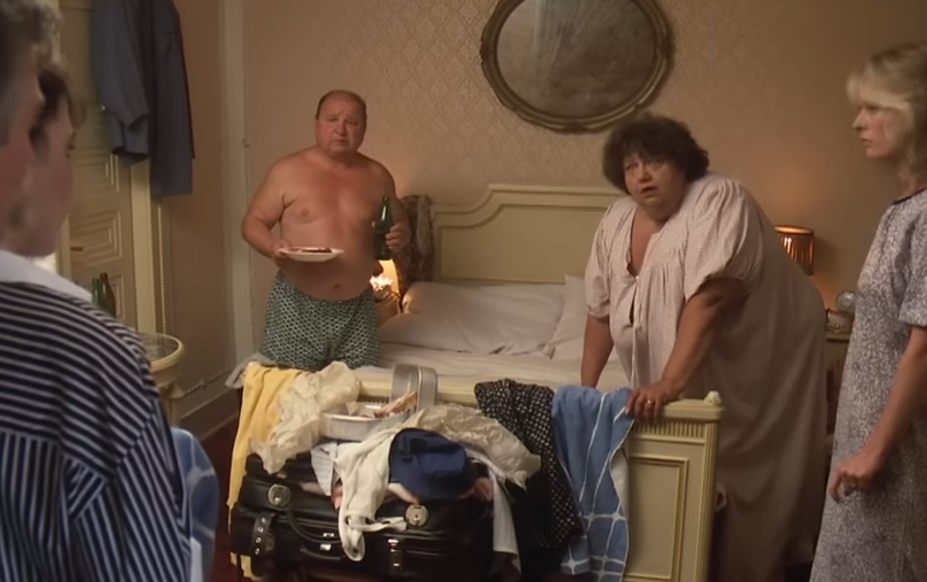 Stanislav Tříska ako Vladimír Škopek vo filme Slunce, seno, erotika.