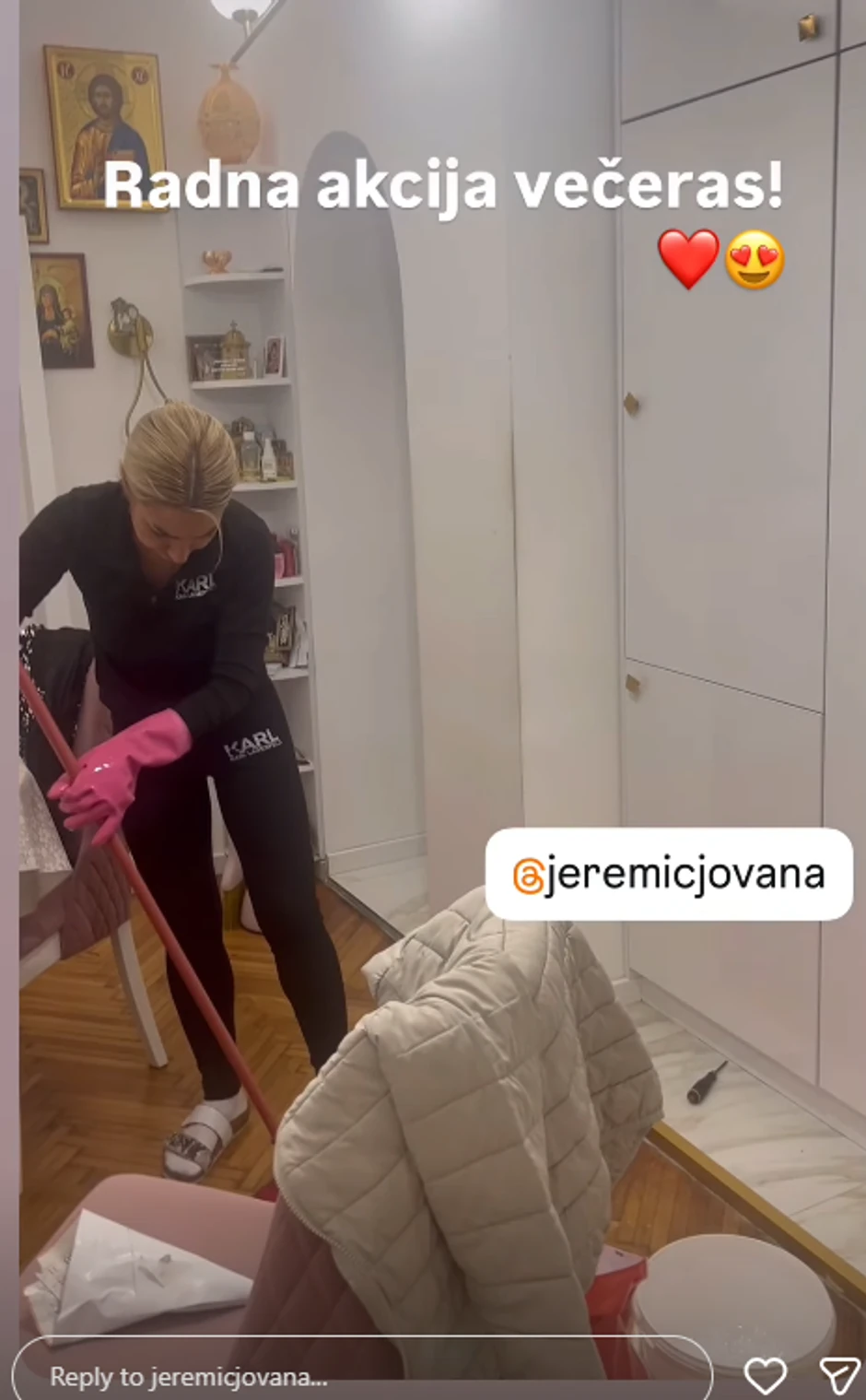 Jovana Jeremić čisti stan
