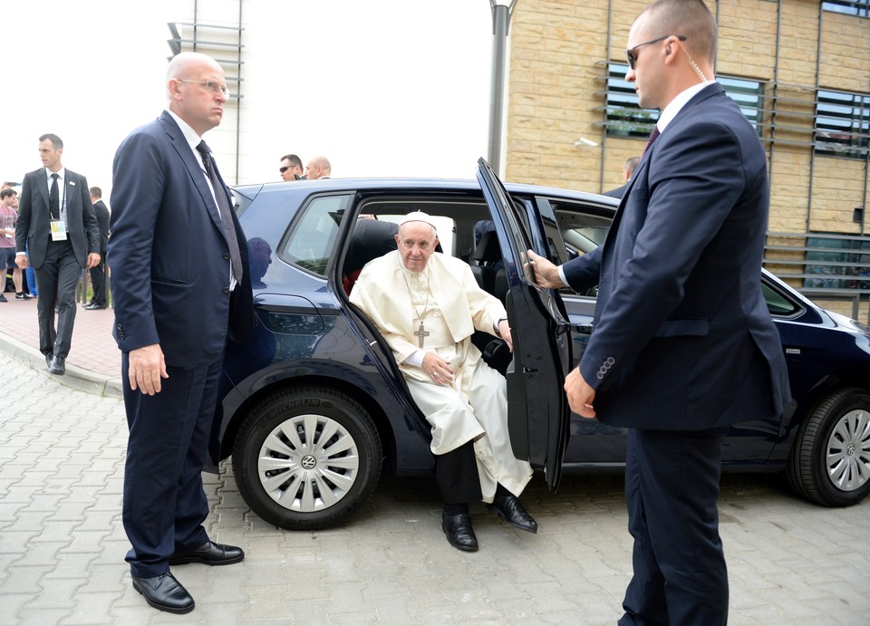 Ojciec Święty z wizytą u kard. Franciszka Macharskiego na Oddziale Anestezjologii i Intensywnej Terapii Collegium Medicum Uniwersytetu Jagiellońskiego