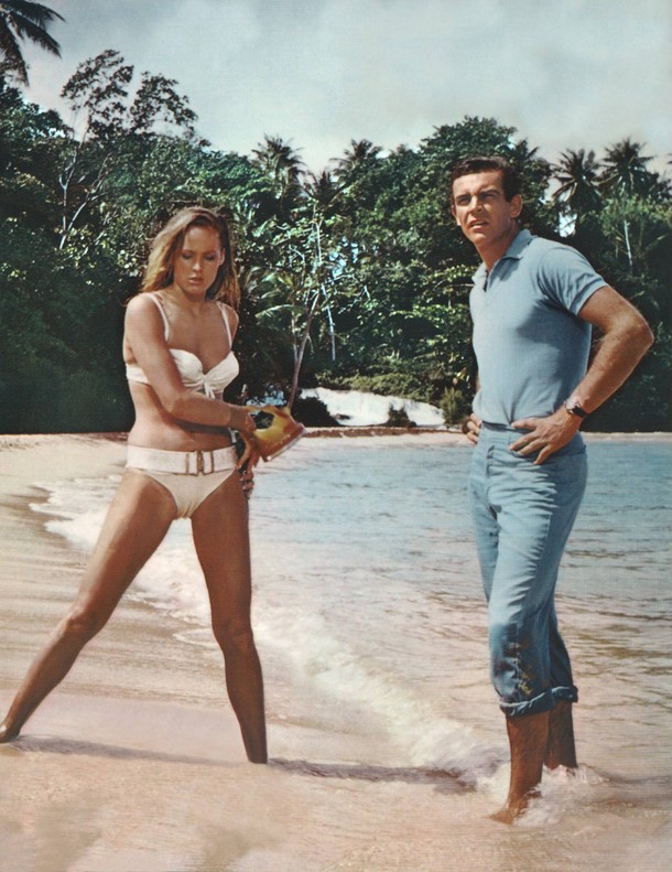 Sean Connery i Ursula Andress na planie „Doktora No, pierwszego filmu o przygodach Jamesa Bonda