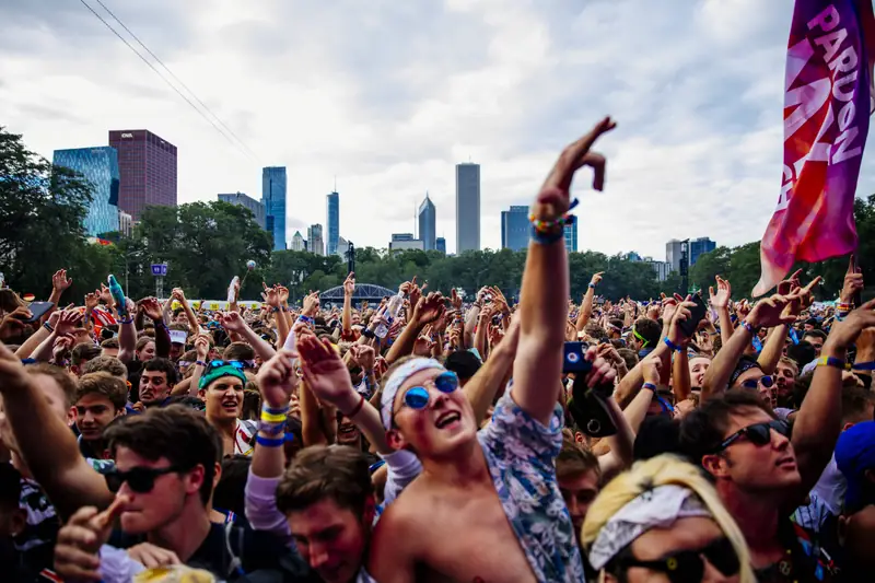 Publiczność na festiwalu Lollapalooza (fot. Jeremy Deputat/Red Bull Content Pool)