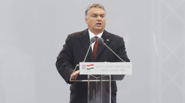 Orbán Viktor beszéde kezdetekor alig bírta túlkiabálni a fütyülő, ordítozó tömeget / Fotó: Fuszek Gábor