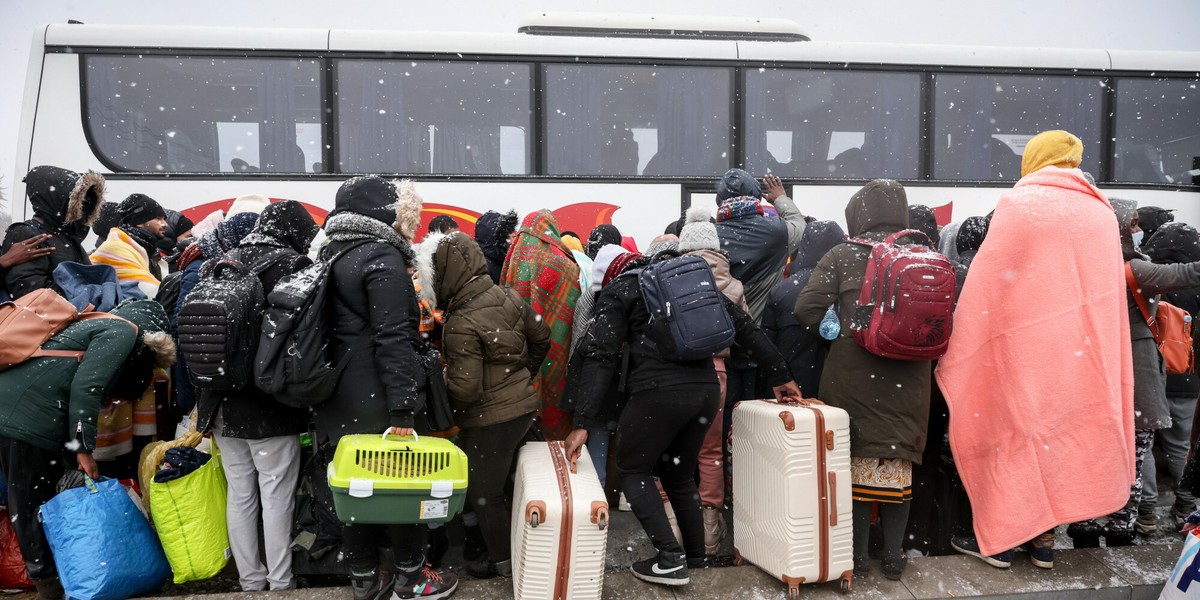 Uchodźcy z Ukrainy na przejściu granicznym w Medyce.