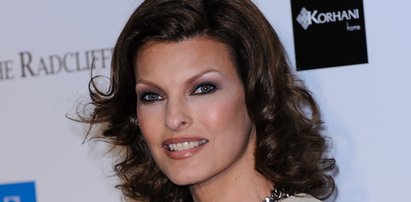 Supermodelka Linda Evangelista oszpecona po zabiegu estetycznym