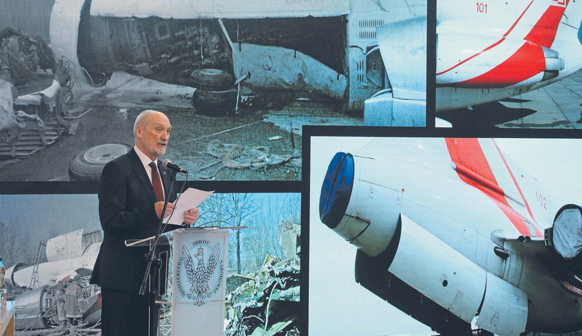 Antoni Macierewicz zaprezentował tezy raportu w MON