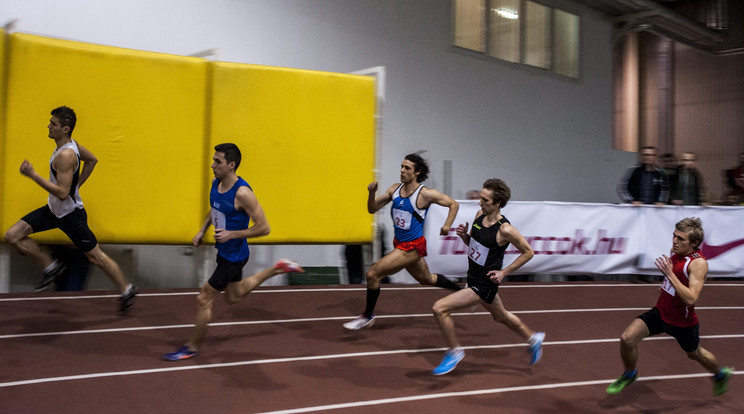 Öt sportág 290 élsportolójánál 29 pozitív mintát talált a Lacza Zsombor vezette kutatócsoport a Testnevelési Egyetemen (TE). Az öt sikersportág válogatottjain elvégzett kutatás kimutatta: az élsportolók az egészségügyi dolgozók után a legveszélyeztetettebb társadalmi csoport Magyarországon, és vélhetően világszerte is. /Fotó:MTI