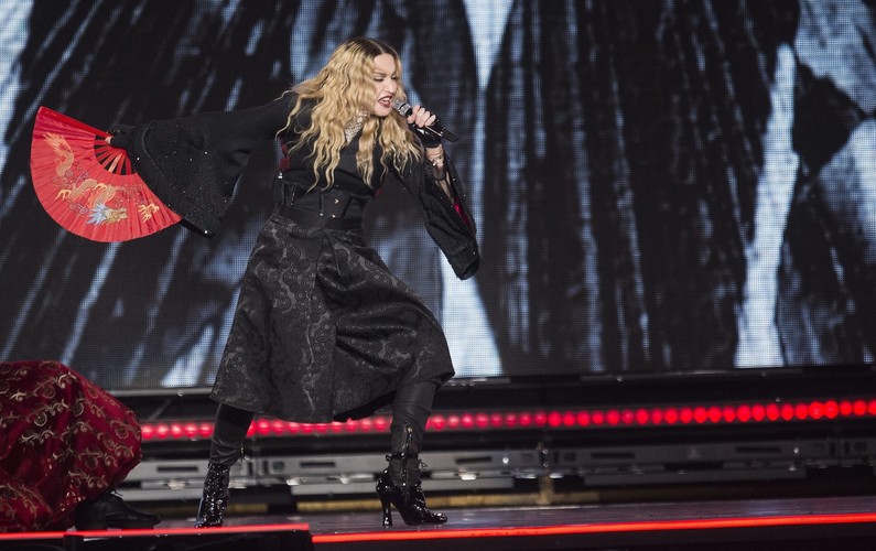 Madonna skrytykowała ludzi stojących za zamachami w Paryżu
