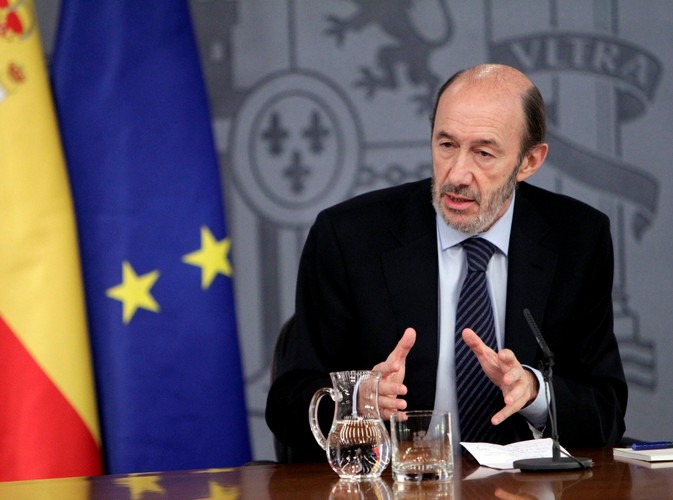 Hiszpański wicepremier Alfredo Perez Rubalcaba ogłasza wprowadzenie stanu wyjątkowego