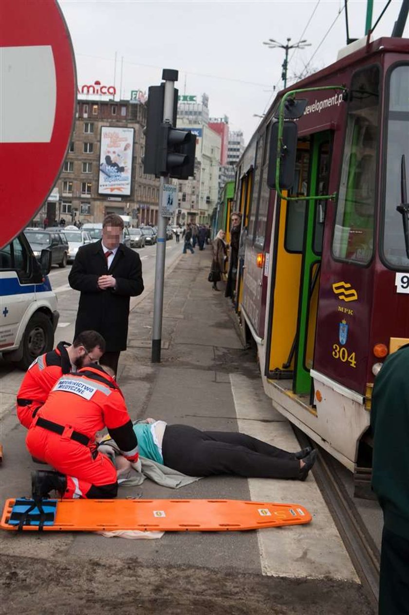 Tramwaj potrącił staruszkę