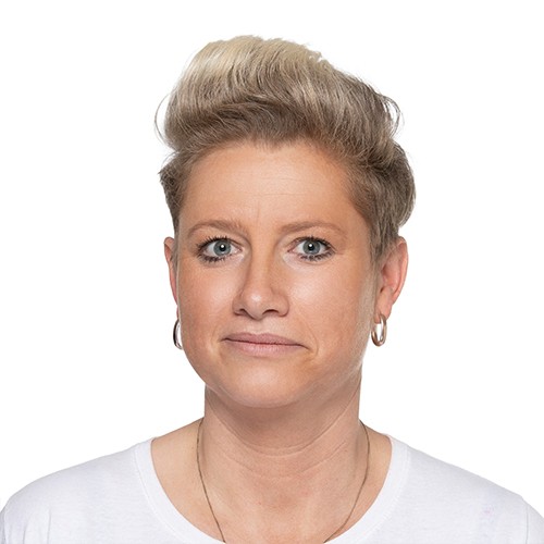 Anne Bunzler (43 ans) travaille comme nail designer chez TiNails. Elle a déjà plus de 16 ans de métier. 