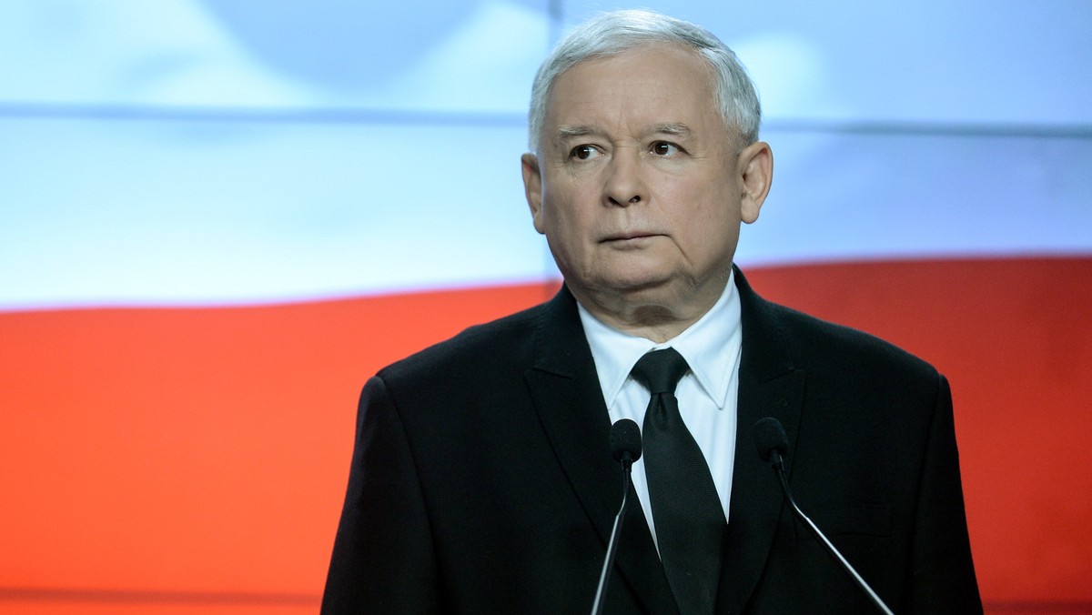 Prezes PiS Jarosław Kaczyński wyraził nadzieję, że w kolejną rocznicę katastrofy smoleńskiej, sprawy właściwego upamiętnienia jej ofiar będą już "na dobrej drodze". Ale - dodał - by przyszła "dobra zmiana" dla Polski, trzeba pójść na zbliżające się wybory i trzeba wyborów "pilnować".