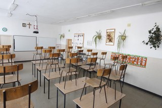 Mróz zatrzymał dzieci w domach. W tych szkołach nie ma lekcji [LISTA]