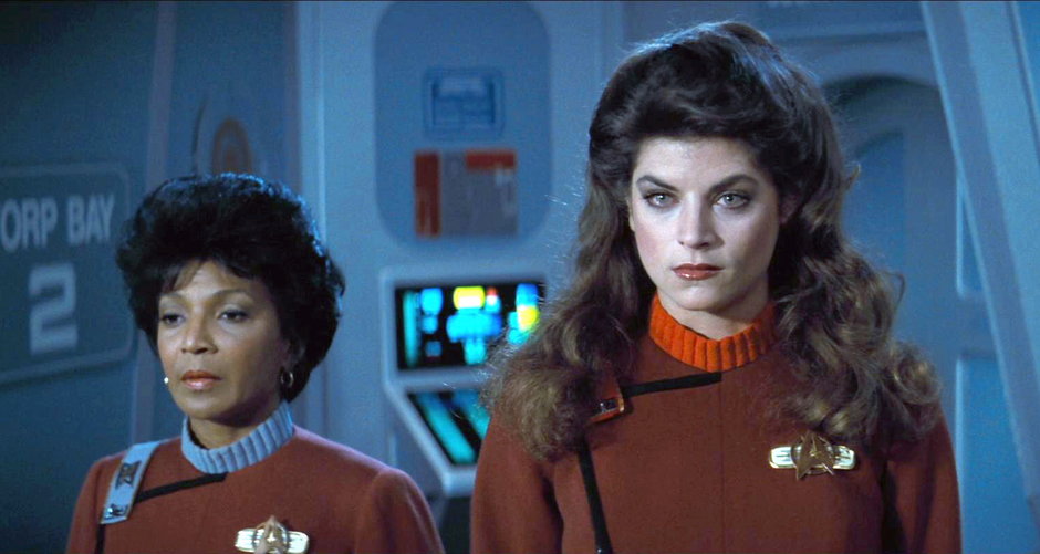 Nichelle Nichols i Kirstie Alley w filmie "Star Trek II: Gniew Khana"