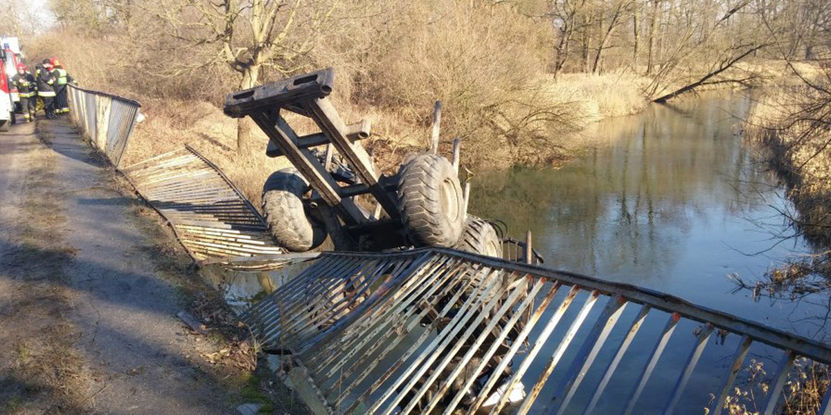 Pijany kierował ciągnikiem. Prawie... utonął