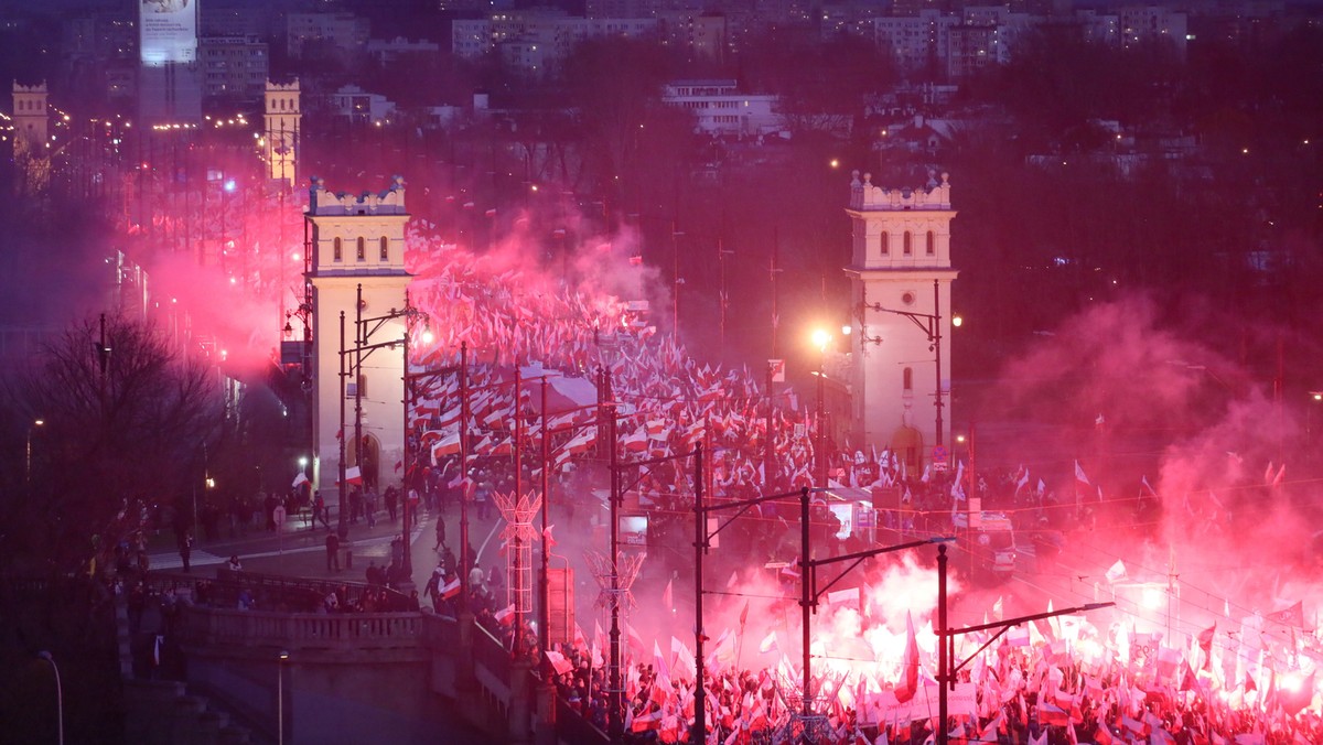 Nowoczesna złożyła do prokuratury zawiadomienie o podejrzeniu popełnienia przestępstwa przez organizatorów Marszu Niepodległości - poinformował dziś lider partii Ryszard Petru. Według Nowoczesnej podczas Marszu propagowano faszyzm i nawoływano do nienawiści na tle rasowym.