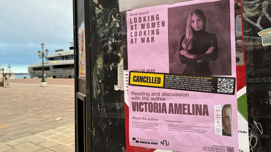 Svud po Veneciji izlepljeni su plakati koji reklamiraju imaginarne događaje sa ukrajinskim umetnicima i autorima koji su ubijeni u ratu | Foto: BBC