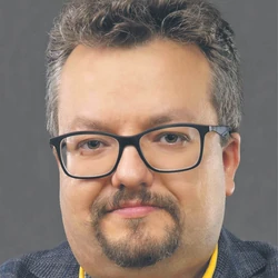 dr Patryk Kuzior