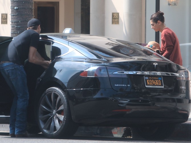 Ešton Kučer i Mila Kunis sa decom KNNG / BACKGRID/Backgrid USA