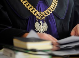 Niespójne uzdrawianie sądownictwa