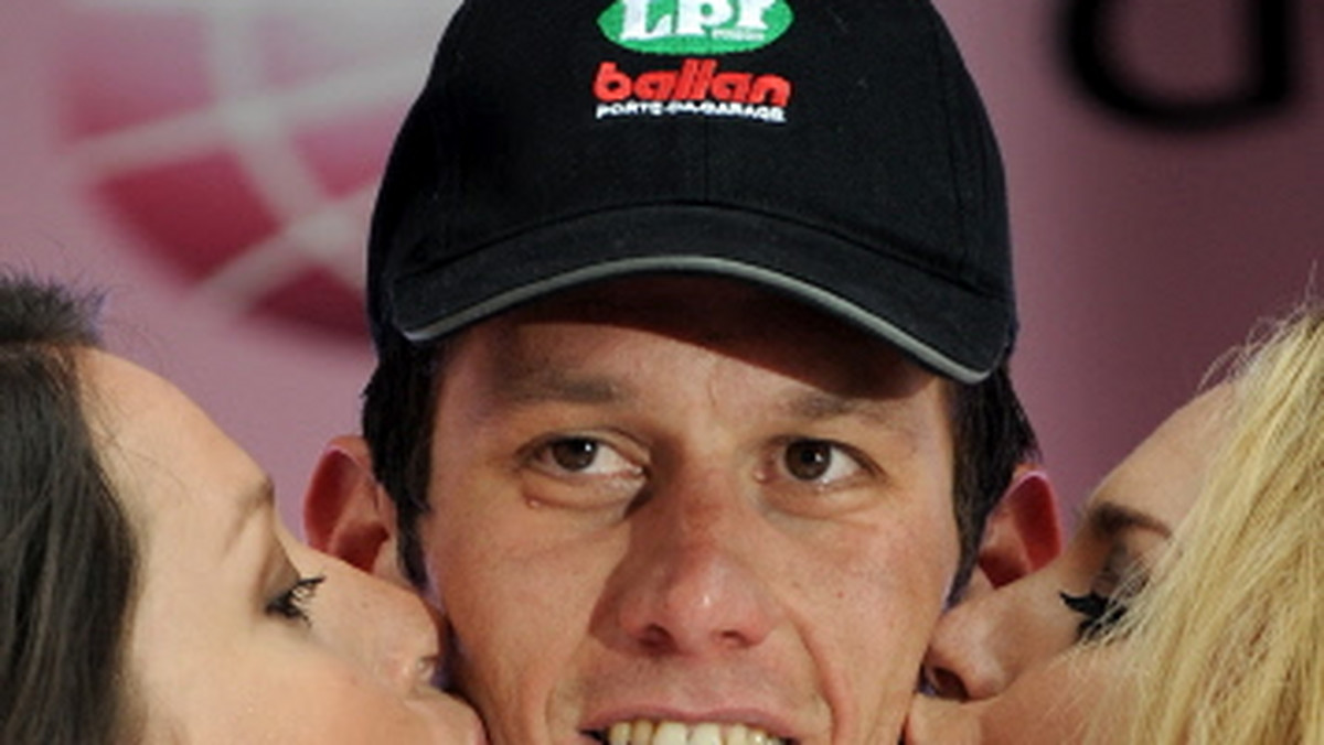 Włoski kolarz Gabriel Bosisio został zawieszony na dwa lata po tym, jak w jego organizmie wykryto EPO. Dodatkowo Włoski Komitet Olimpijski ukarał go grzywną w wysokości 9 625 euro. Nie będzie mógł startować do 5 października 2011 roku.