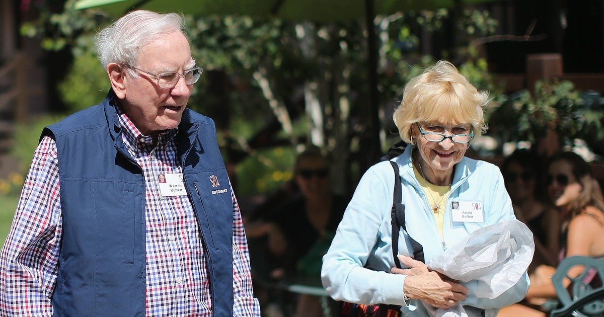 Warren Buffett's wife balked at paying $4 for a cup of coffee. That won ...