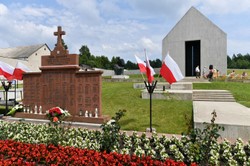 "Popijawa" w miejscu pamięci. Wśród imprezowiczów radny PiS