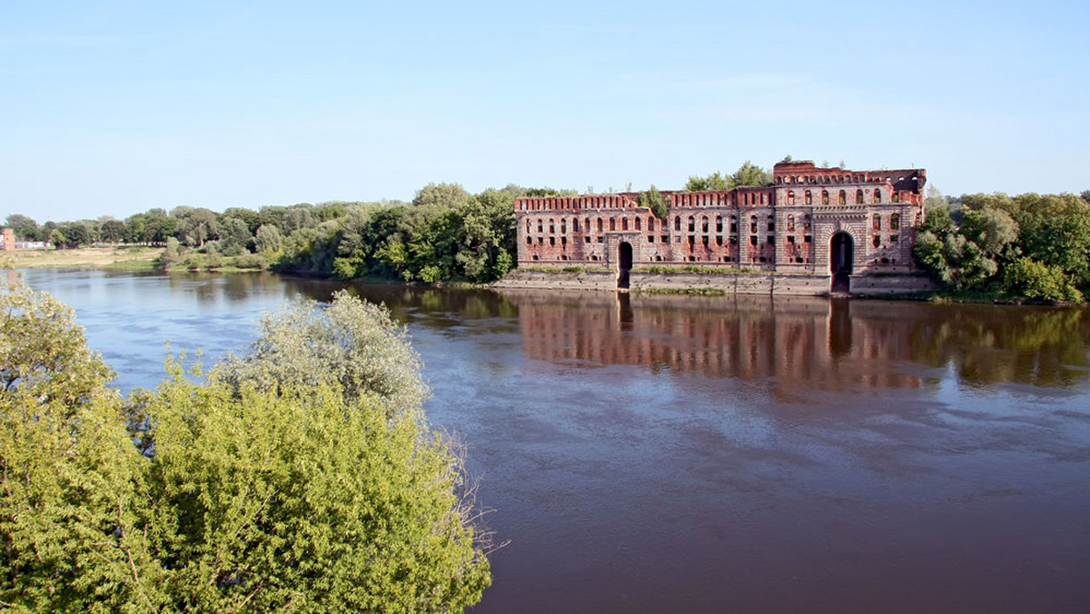 Rekonstrukcję polsko-niemieckich walk o Twierdzę Modlin z września 1939 r. będzie można obejrzeć w niedzielę na terenie Fundacji Park Militarny Twierdzy Modlin. W inscenizacji wykorzystane zostaną m.in. polska tankietka TK-3 oraz niemieckie motocykle.