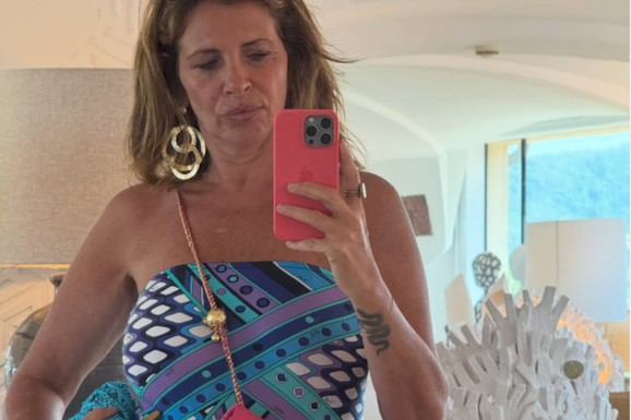 STAJLING ZA PLAŽU OD 8.600 EVRA Arijana Mihajlović ima 54 godine, petoro dece i telo za medalju: Ovo je tajna njenog izgleda (FOTO)