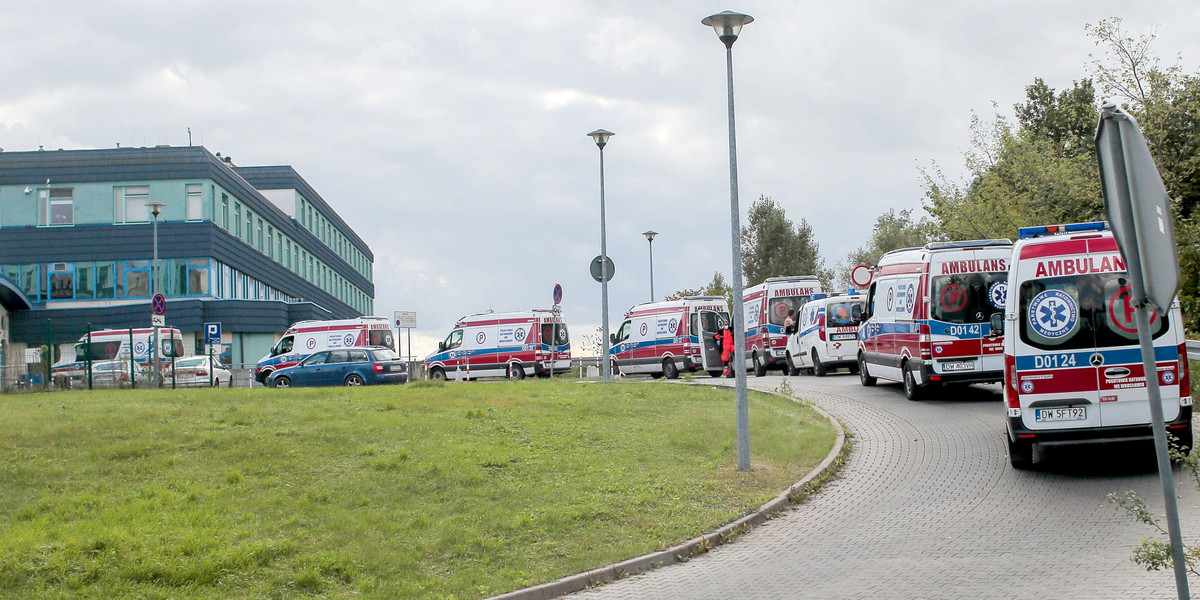 Wojewoda apeluje, aby dzwonić po karetkę tylko w nagłych przypadkach