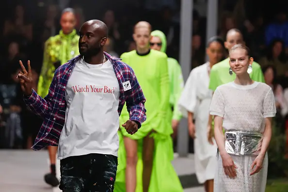 Virgil Abloh wprowadził mnóstwo neonu do kolekcji Off-White