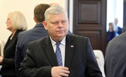 PO-KO: Suski ukradł tablicę przedstawiającą "układ Kaczyńskiego". PiS się boi