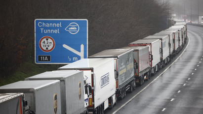 Brexit: áru- és üzemanyaghiány fenyegeti a briteket, sofőrök tízezrei hagyták el az országot 