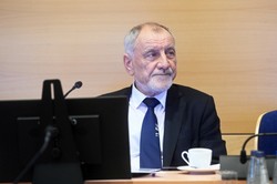 Bunt przeciwko kierownictwu PiS. Kluczowa rola ojca prezydenta Dudy