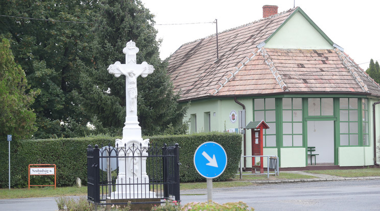 Az egykor nyugodt falu két részre szakadt. A táborok élén álló jelöltek már nem is köszönnek egymásnak Fotó: Varga Imre