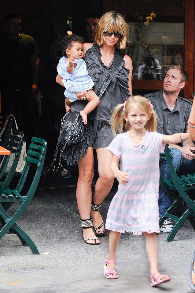 Heidi Klum z córkami: Leni (6 l.) i Lou (8 mies.) w Nowym Jorku