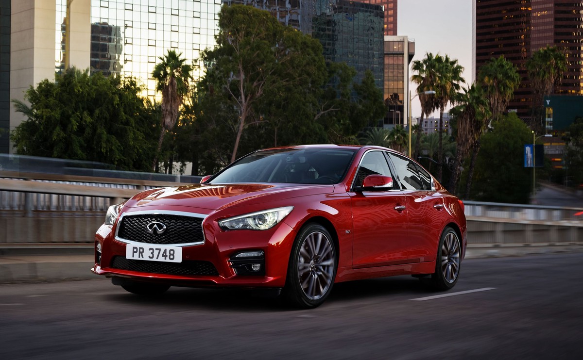 Infiniti Q50 2016 z nowym silnikiem benzynowymi V6