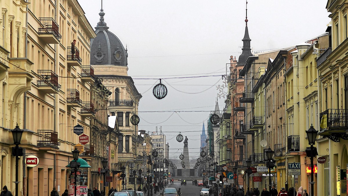 Remont Piotrkowskiej w Łodzi wkracza w decydującą fazę. Zakończenie prac przewidziane jest na 30 czerwca - informuje serwis mmlodz.pl.