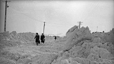 Śnieg sypał niemal nieprzerwanie. Mrozy sięgały nawet minus 30 stopni [FRAGMENT KSIĄŻKI]