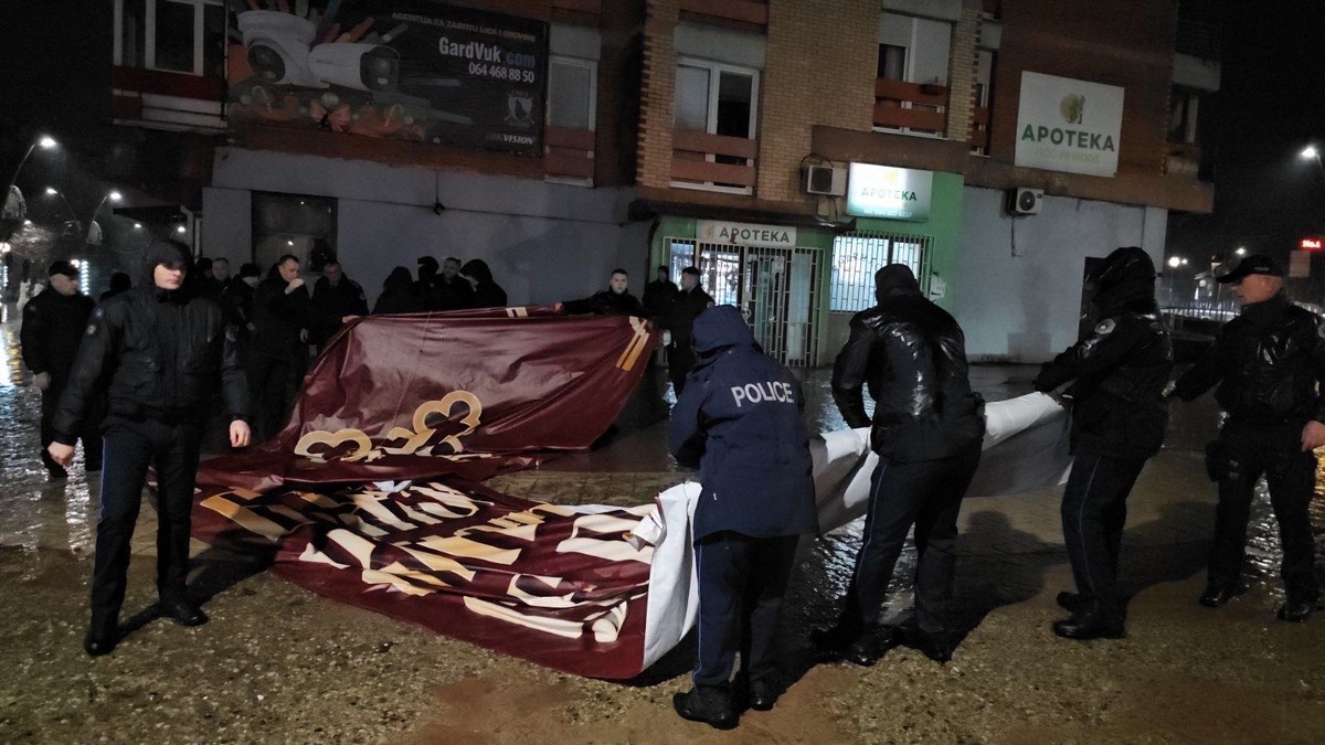 Tzv. kosovska policija zabranila postavljanje transparenta "Mir božji, Hristos se rodi"