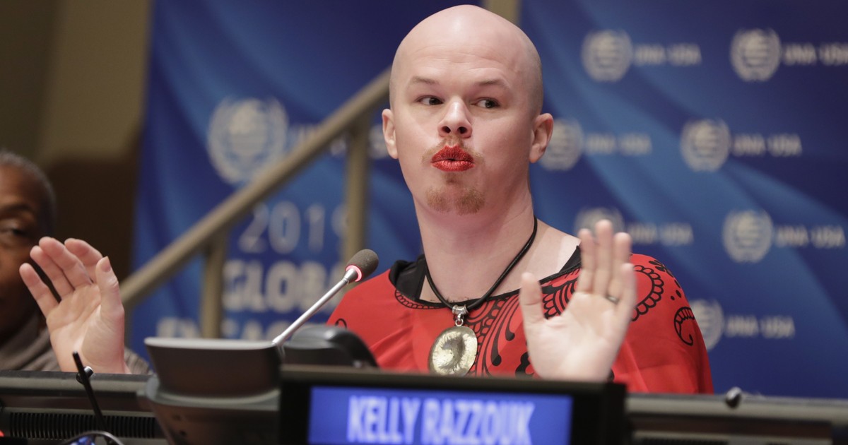 Sam Brinton doradcą prezydenta Bidena. Jego wizerunek budzi kontrowersje