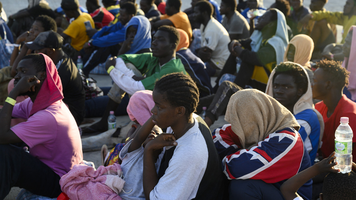 Poruszający reportaż z Lampedusy. "Oni są głodni, naprawdę głodni"