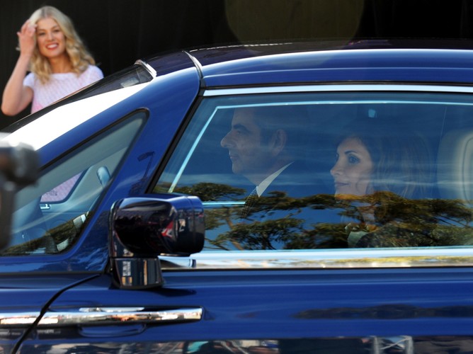 Rowan Atkinson z żoną Sunetrą Sastry