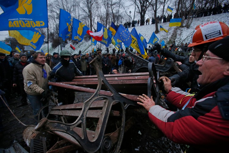 Milicja szykuje szturm? Czy chodzi o postraszenie demonstrantów?