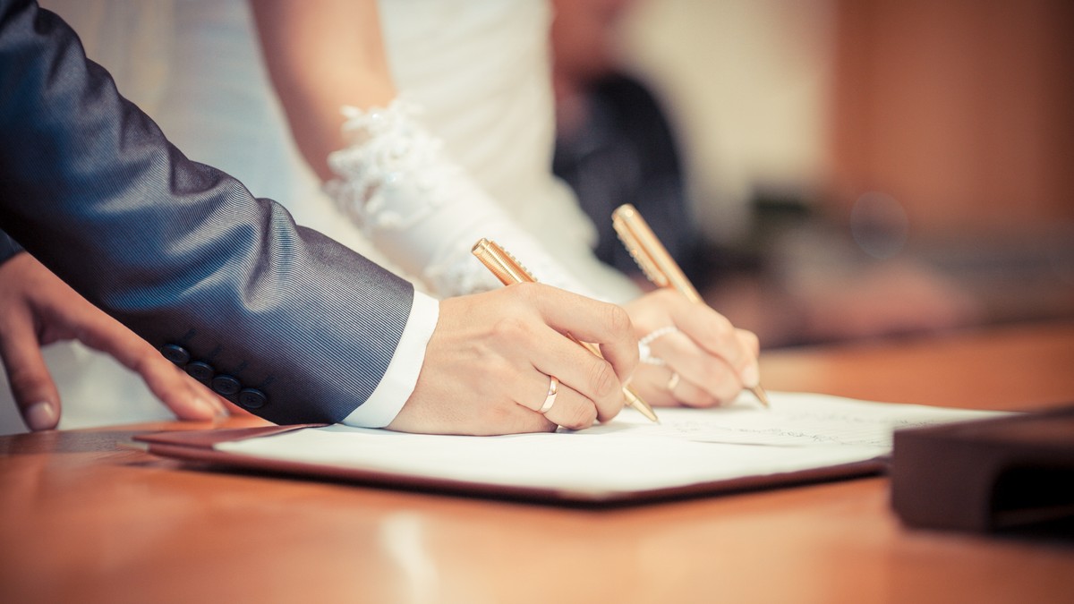 KOŠTA I VREMENA I ŽIVACA Šta je sve potrebno za promenu prezimena u Srbiji, ovo je detaljan  spisak troškova   Kép