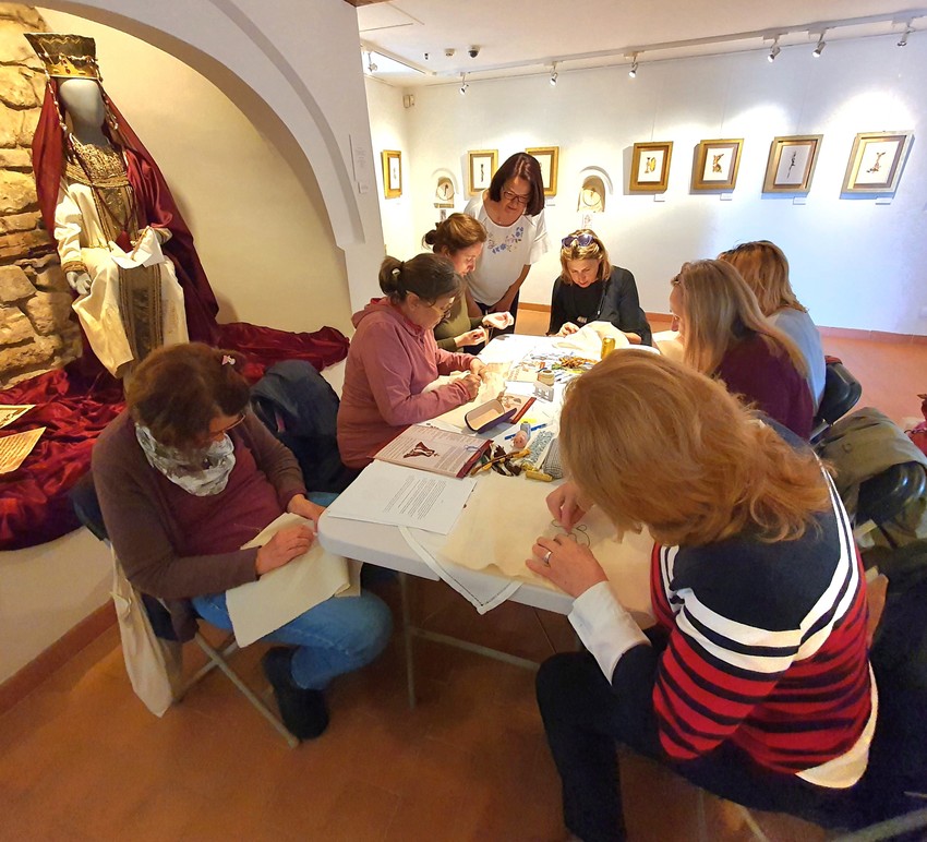 Radionice veza na izložbi Zlatne niti ćirilice