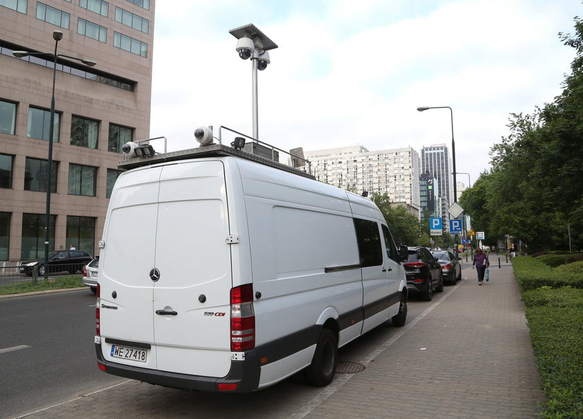 Oto postrach stołecznych kierowców. Mobilne Centrum Dowodzenia