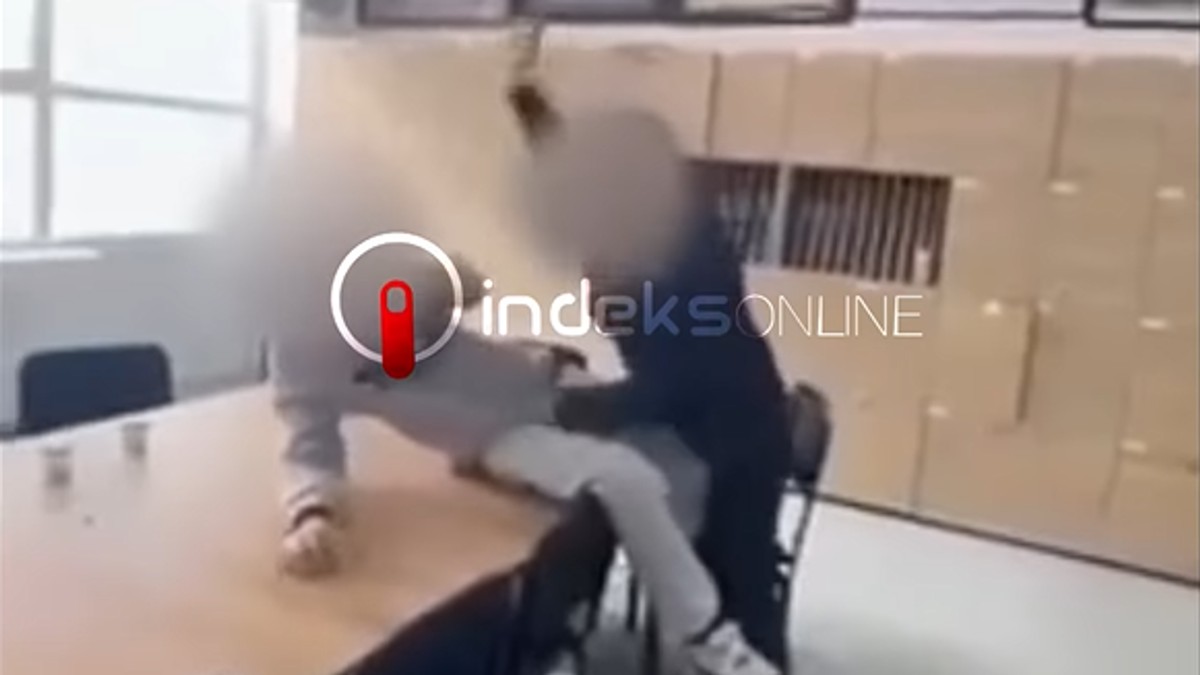 Nastavnik udara učenika u školi u Prištini