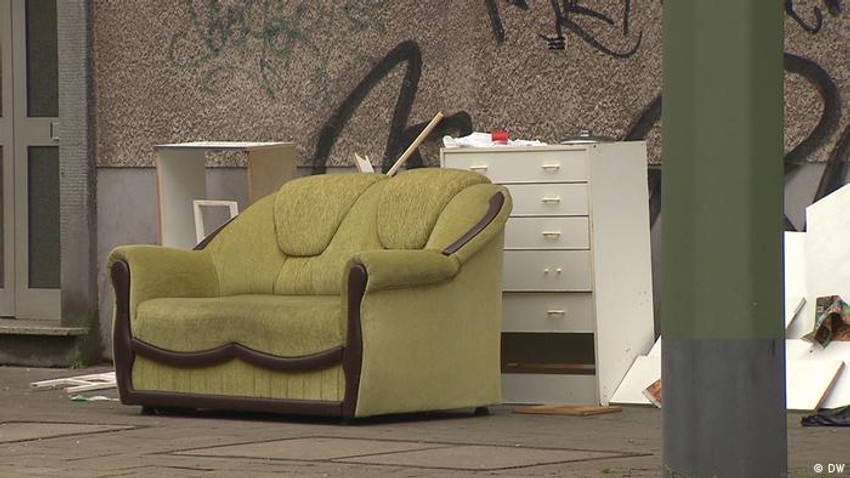 Odbačeni nameštaj na ulici koji dugo niko ne odnosi: Ljudi se žale da je četvrt postala mnogo prljavija